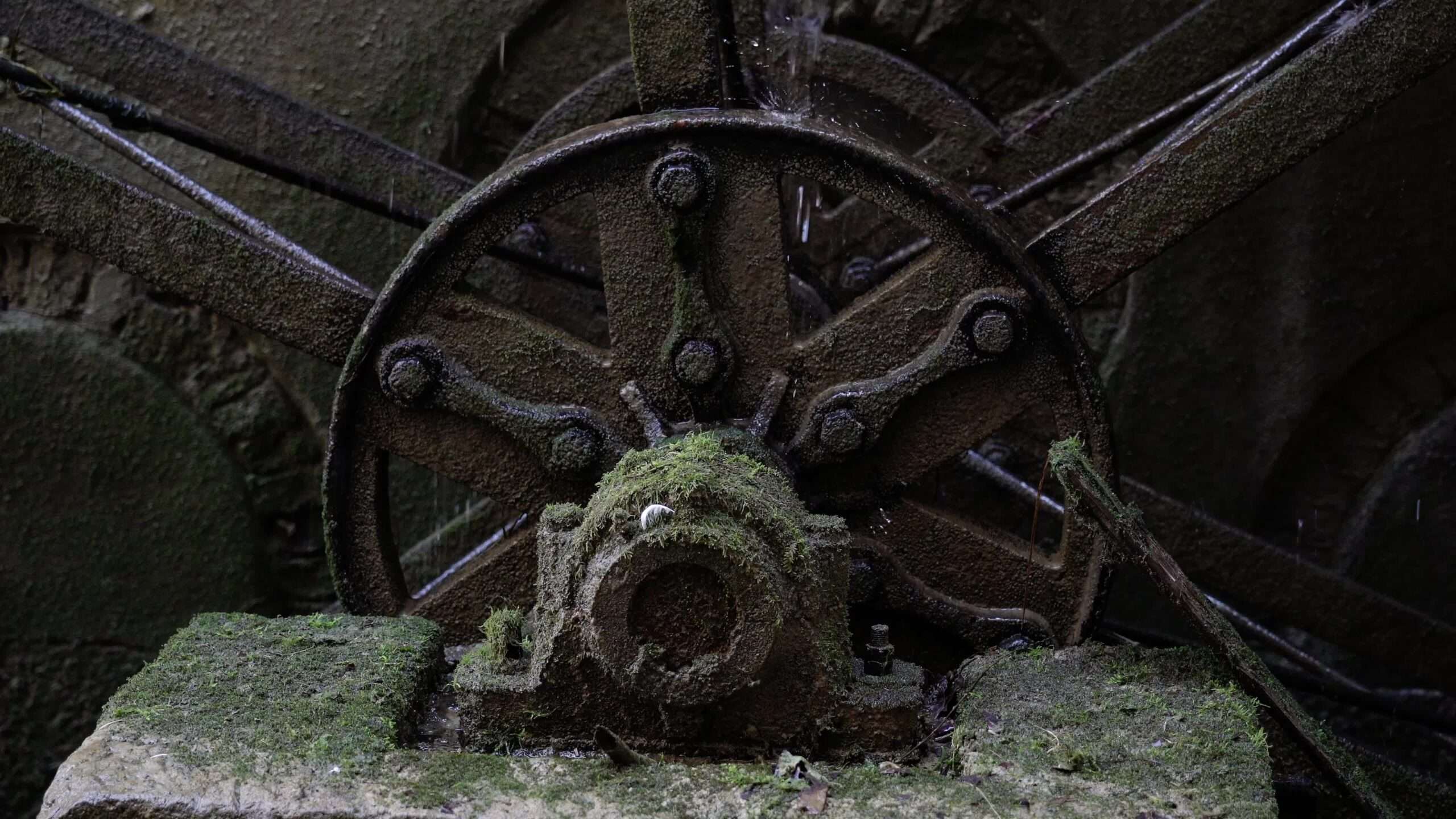 Close up of antique metal windmill rotor