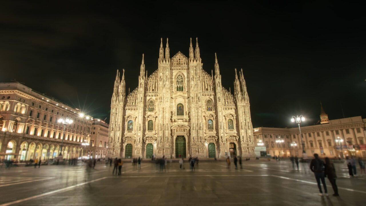 Timelapse a Milano di notte