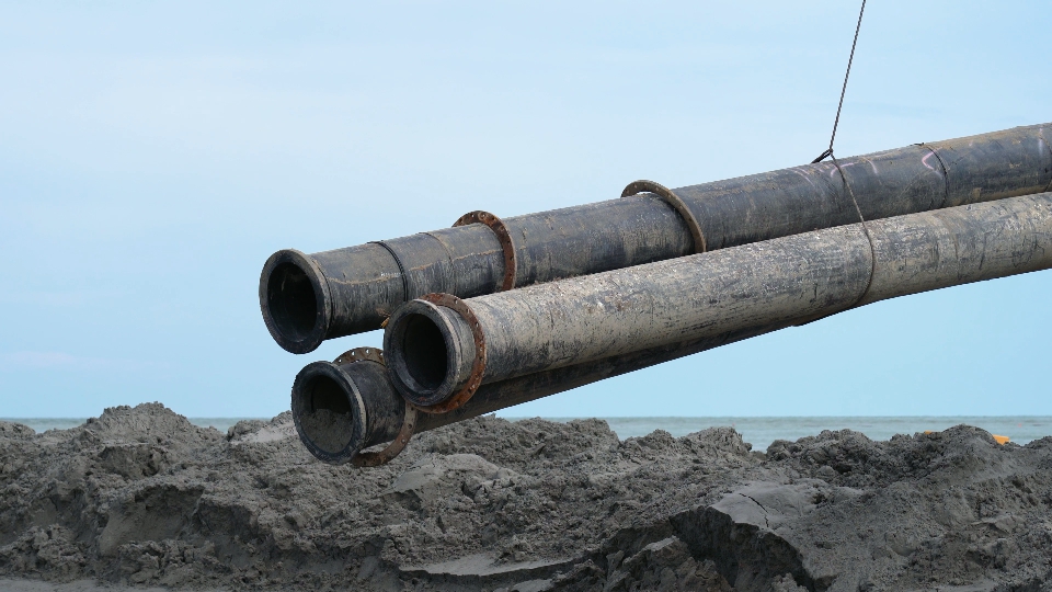 Heavy pipes for sand nourishment to the sea