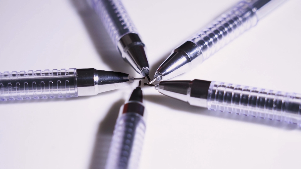 Many spinning pens on the white table