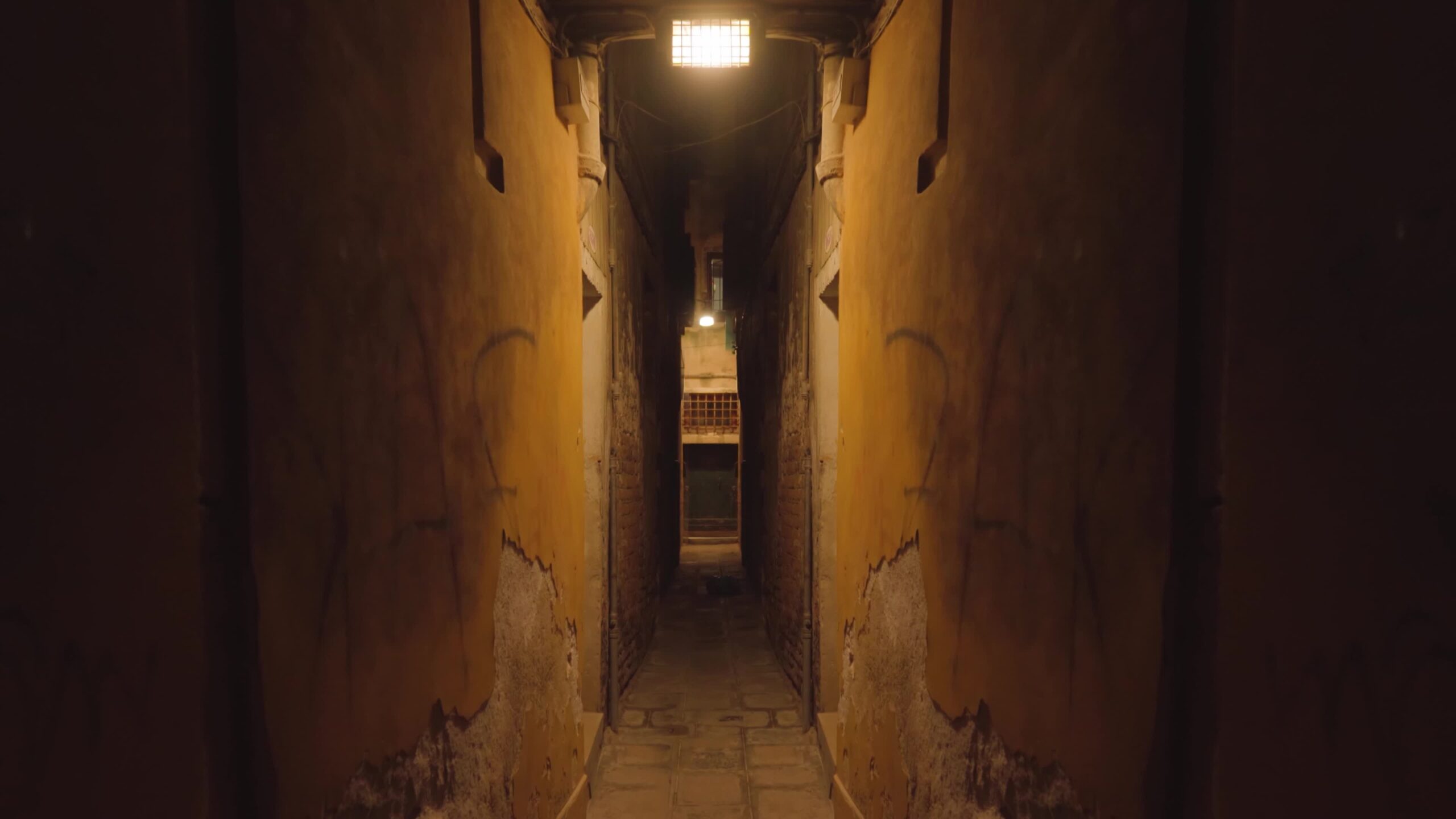 Narrow calle of Venice at night