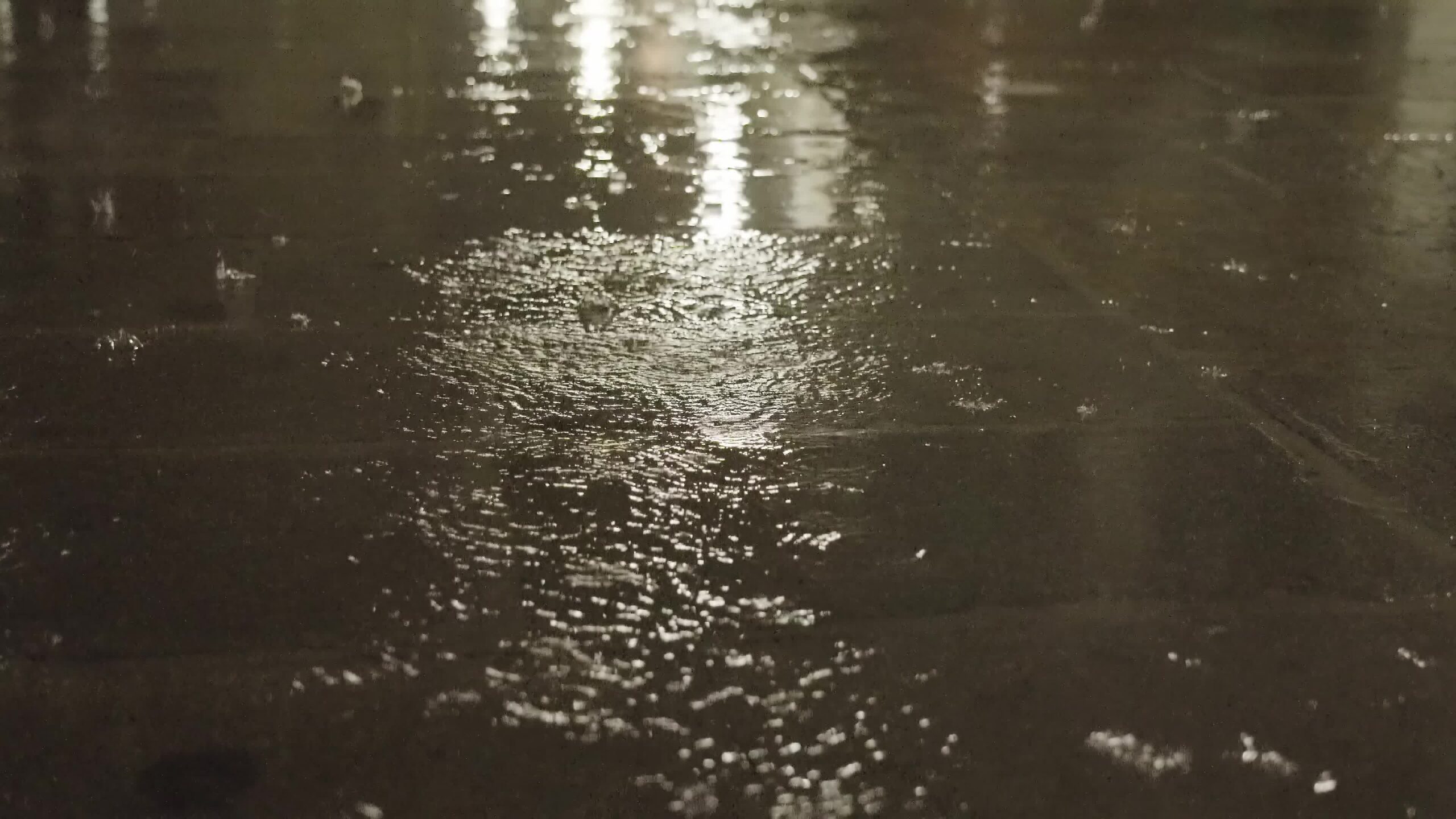 Night rain on the street