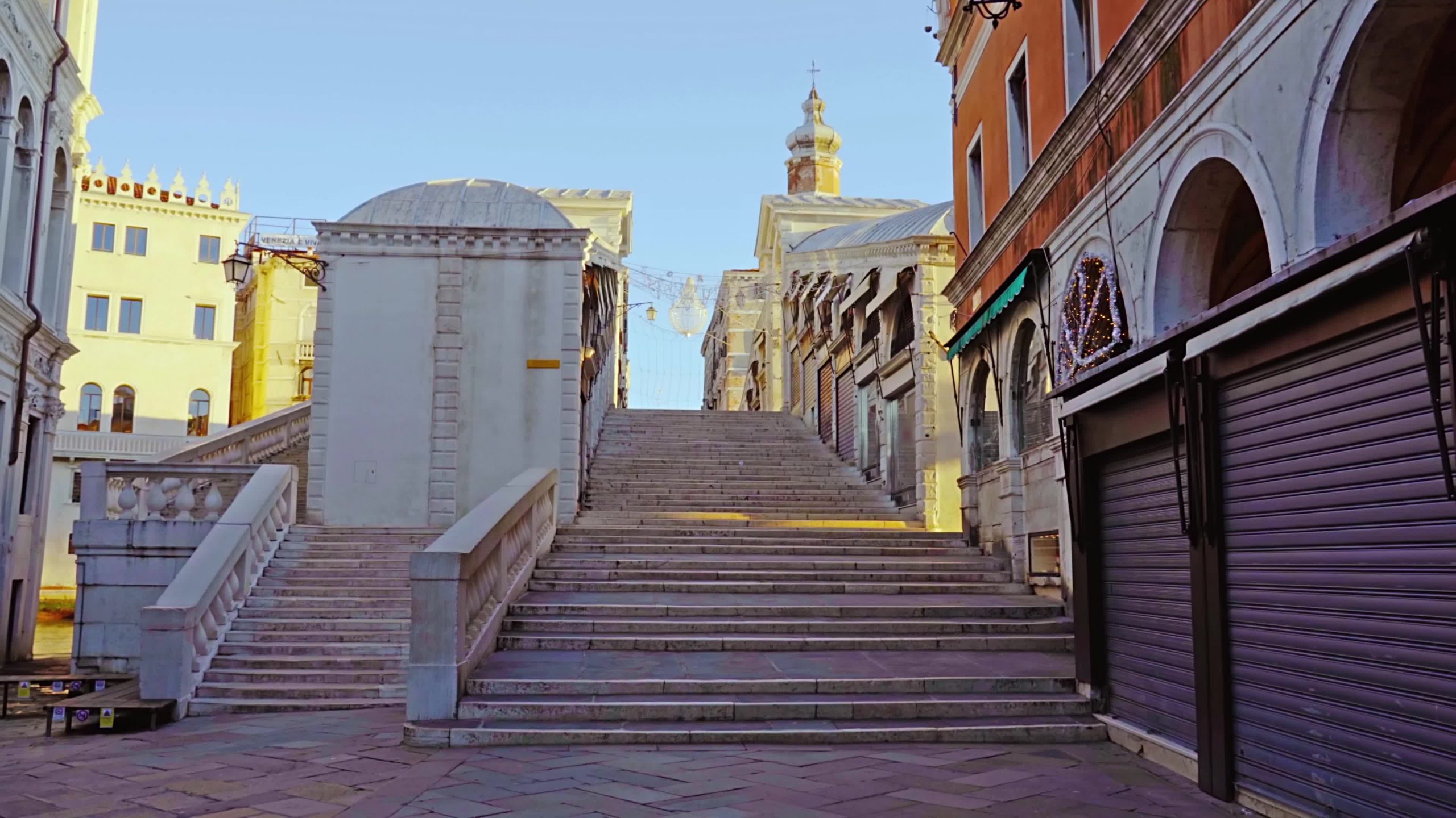 Stairs of the Rialto Bridge without people